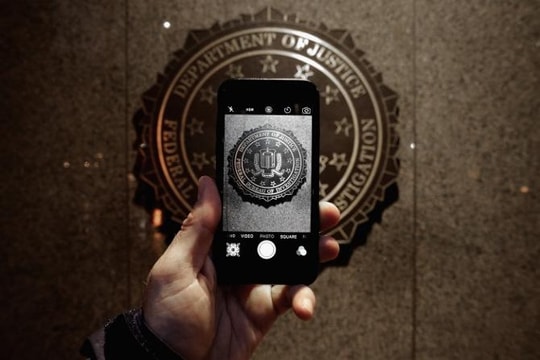 Tự bẻ khoá thành công Iphone, FBI huỷ kiện với Apple
