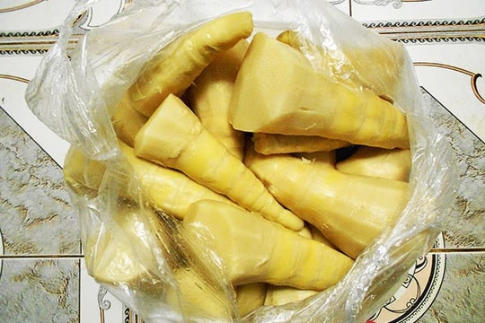 Chất nhuộm vải, giấy, gỗ… được dùng làm đẹp măng tươi!