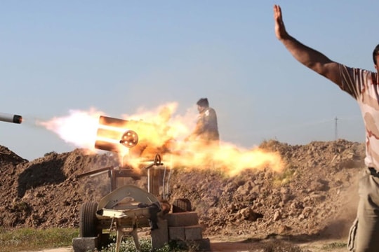 Quân đội Iraq tấn công IS, hàng nghìn dân mắc kẹt