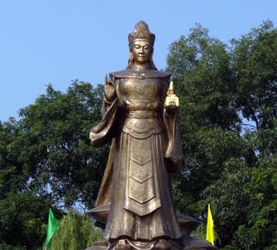 Cô gái hái dâu thành người phụ nữ quyền lực nhất sử Việt