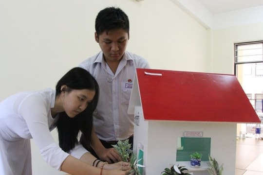 Học sinh lớp 10: Sáng tạo nhà chống ô nhiễm từ bãi rác