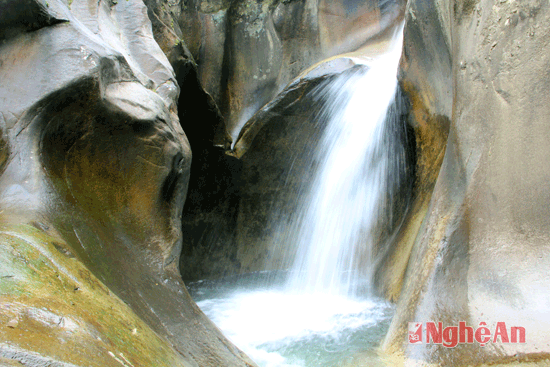 Hút hồn thác nước 7 tầng đẹp nhất Nghệ An