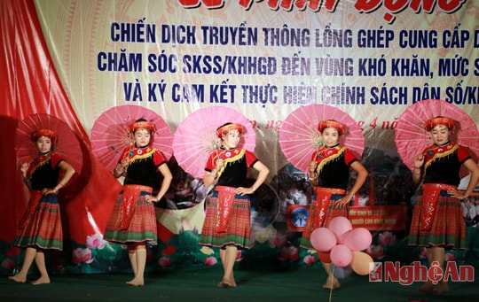 Sôi động đêm giao lưu văn nghệ chào mừng Chiến dịch dân số năm 2016