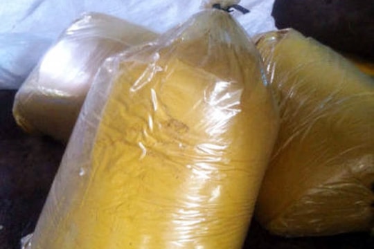 Hóa chất nhuộm vàng măng bán công khai ở chợ Vinh