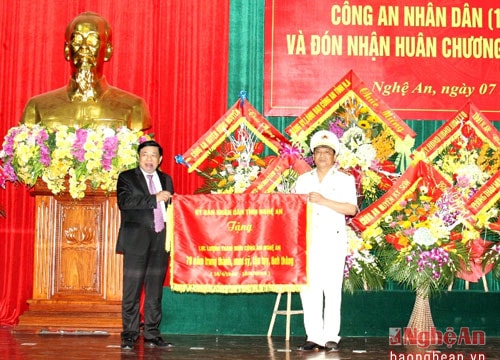 Lực lượng Tham mưu CANA đón nhận Huân chương Bảo vệ Tổ quốc hạng Nhì