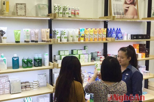 Sôi động cửa hàng mỹ phẩm, thời trang Hàn Quốc ở TP Vinh