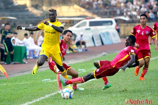 Khoảnh khắc đẹp trong chiến thắng của SLNA