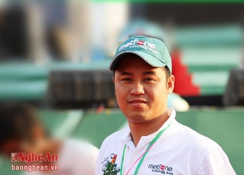 Chuyện chưa kể về tác giả tấm thiệp cưới 'gây bão' ở Nghệ An