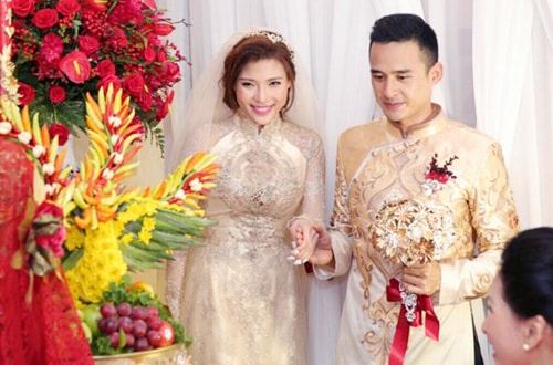 Lương Thế Thành diện áo dài đi rước cô dâu Thúy Diễm