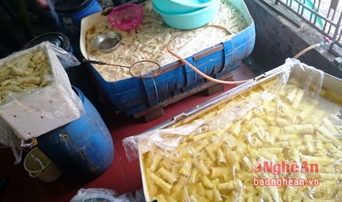 Phát hiện thêm 5 tấn măng có dòi, bốc mùi hôi thối ở Nghệ An