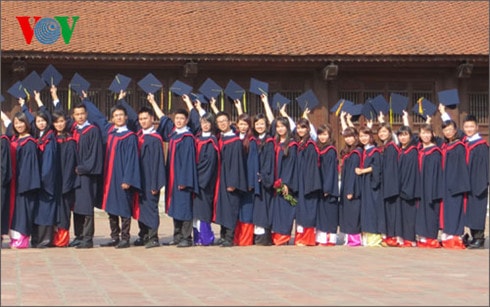 Cử nhân thất nghiệp: Chờ lời giải từ tân Bộ trưởng Giáo dục