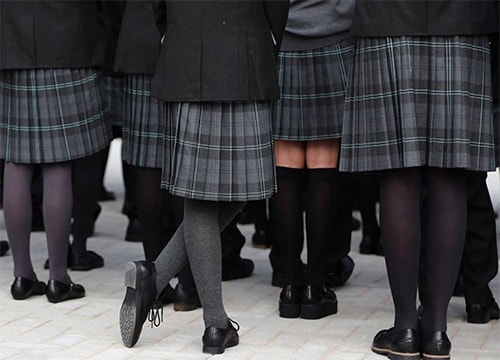 Trường học cấm nữ sinh mặc váy ngắn
