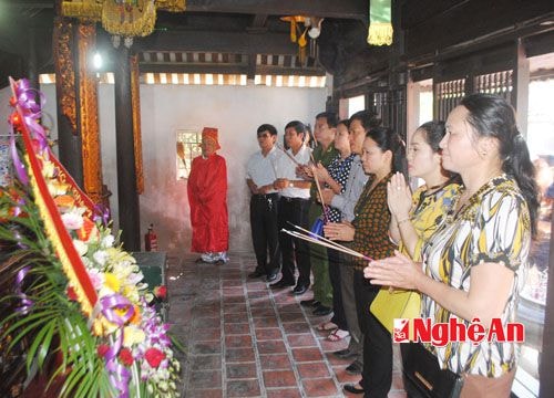 Về nơi thờ Quốc Mẫu Âu Cơ nghe tích cổ