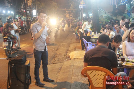 Nước mắt chàng bán kẹo kéo gây sốt tại 'Nhân tố bí ẩn 2016'