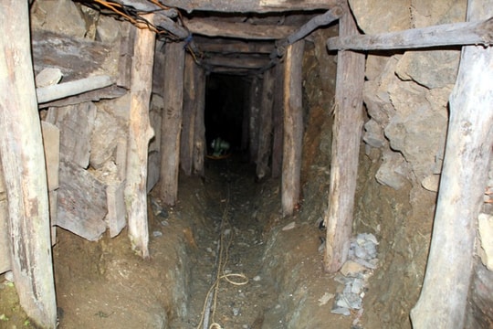 Vụ 4 phu vàng chết ngạt: Vợ đội trưởng công an huyện và 3 người Nghệ An bị bắt