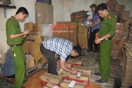 'Chỉ điểm' cơ sở bán thực phẩm bẩn trên loa phường