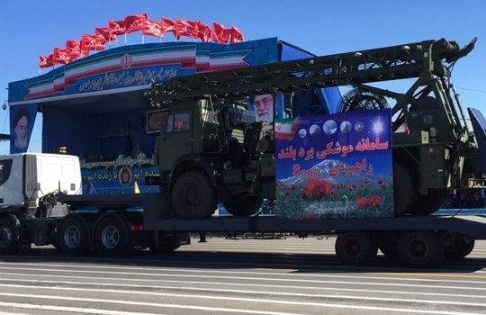 Iran ngạo nghễ phô diễn thiết bị tên lửa S-300 trong lễ diễu binh