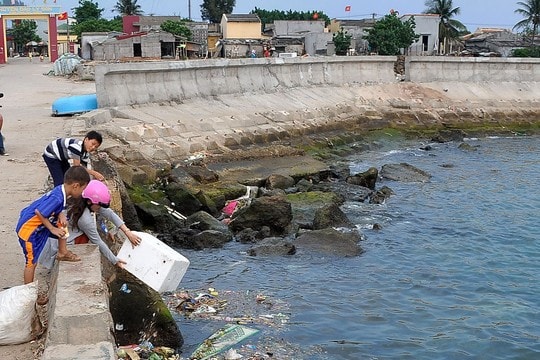 Đâm chết hàng xóm vì bị nhắc đổ rác sai vị trí