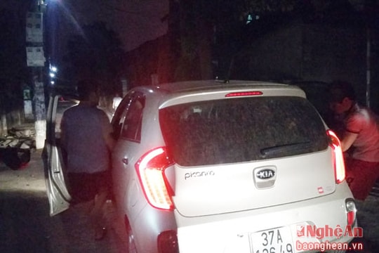 Nghệ An: Người dân tình nguyện dùng xe riêng chở nạn nhân tai nạn giao thông đi cấp cứu