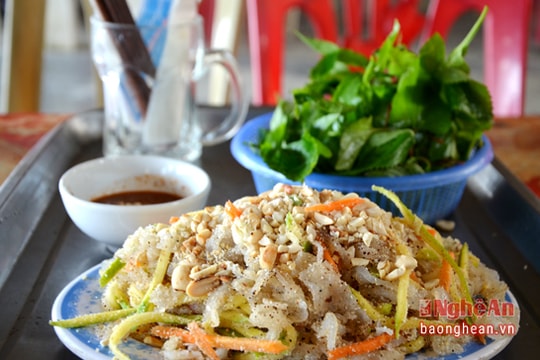 Giòn ngon nộm sứa Hòn Câu