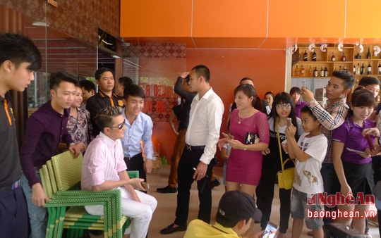 Đàm Vĩnh Hưng gặp gỡ 500 fan hâm mộ Nghệ An