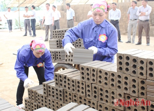 Nghĩa Đàn biểu dương doanh nghiệp vì người lao động