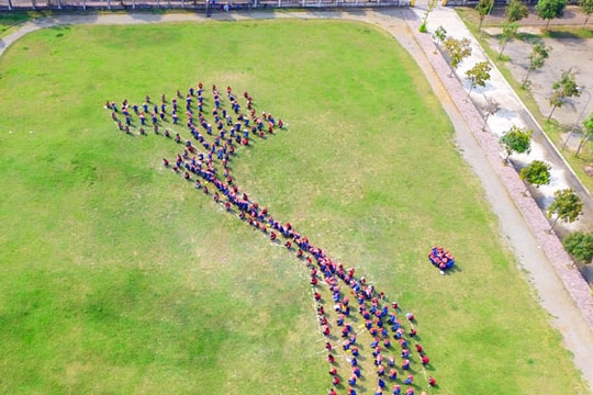 Hơn 500 đoàn viên thanh niên Nghệ An xếp hình Bản đồ Việt Nam