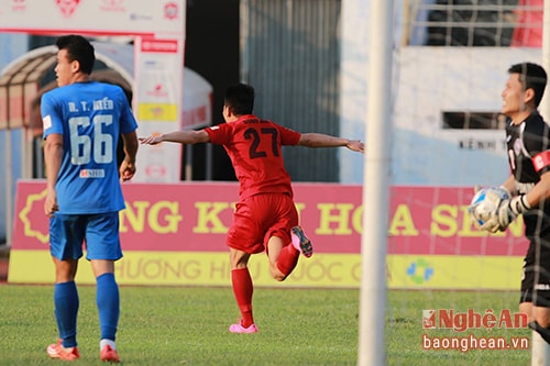 Cầu thủ xứ Nghệ ghi dấu ấn trong chiến thắng vòng 7 V.League