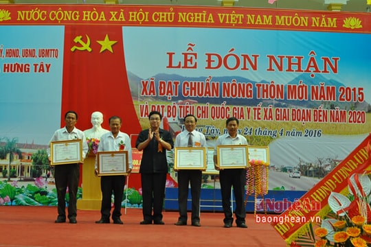 Xã Hưng Tây (Hưng Nguyên) đón Bằng công nhận xã đạt chuẩn NTM