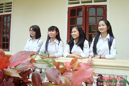 Xúc động với lưu bút của nữ sinh trường Đặng Thúc Hứa