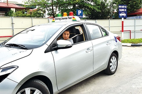 Thi "ghép xe ngang", lấy bằng lái ô tô không dễ