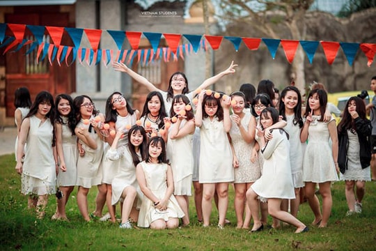 Bộ ảnh kỷ yếu 'hoành tráng' của nữ sinh trường Phan từng đoạt 7 giải quốc gia