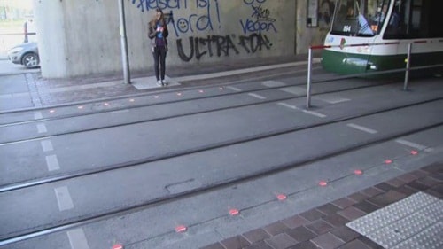 Thị trấn ở Đức lắp đèn đỏ cho người nghiện smartphone