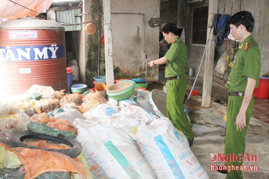 Nghệ An: Thu giữ gần 10 tấn măng tươi ngả màu đen, bốc mùi hôi thối