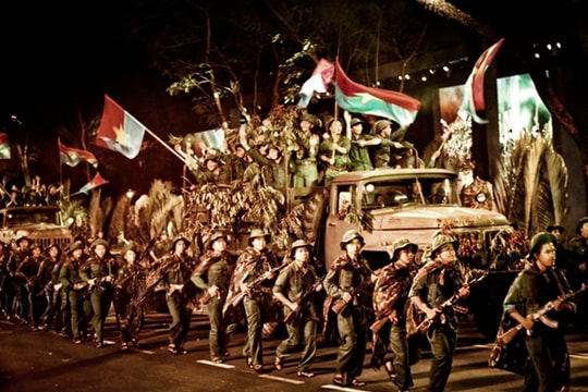 Ngày hội non sông giục bước ta đi!