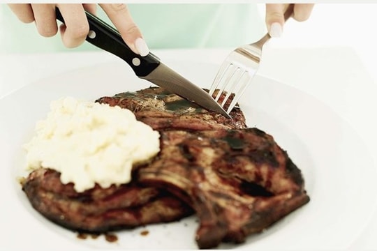 Điều gì xảy ra nếu ăn nhiều thịt đỏ, ít rau củ trái cây?