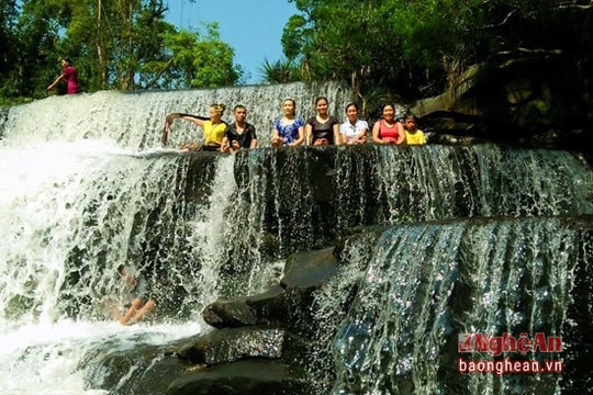 Miền Tây Nghệ An đón lượng người kỷ lục dịp nghỉ lễ