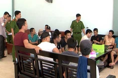 Phá 'thủ phủ đá gà' gây chấn động giới cá cược