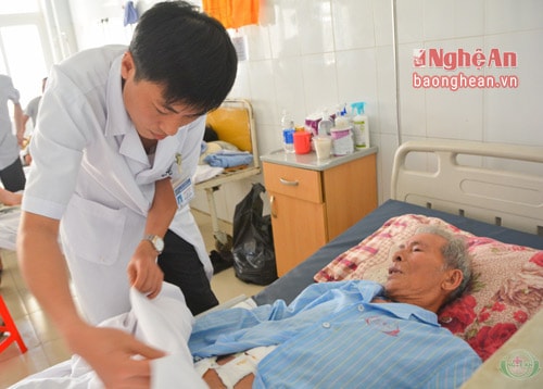 Nghệ An: Cứu sống bệnh nhân hoại tử đại tràng ngang hiếm gặp
