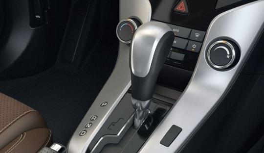 Những điều cần tránh khi lái xe số tự động