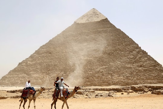 Có gì bên trong kim tự tháp 4.600 tuổi?