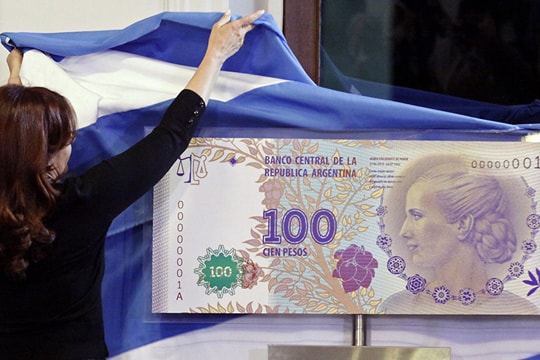 Đằng sau những tờ giấy bạc in hình phụ nữ