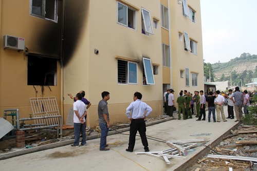 Đôi vợ chồng trẻ tự thiêu sau khi con trai chết