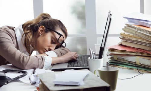 Lý do bạn buồn ngủ cả ngày