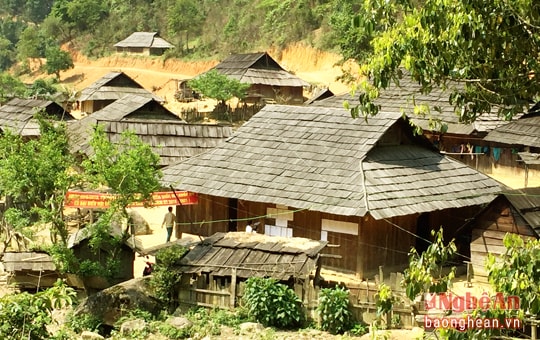 Xã biên giới Tri Lễ tuyên truyền bầu cử bằng tiếng Mông