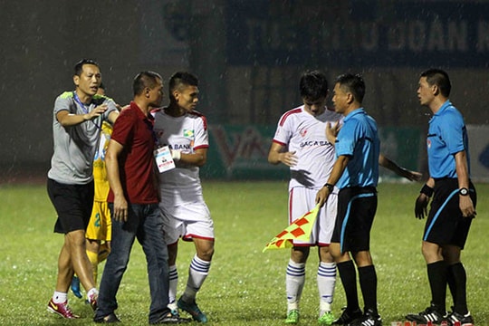 Ông Nguyễn Hồng Thanh: 'Không có ai có thể bao che cho hành vi sai trái của trọng tài Chiến'
