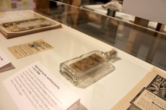 Bạn thưởng thức một ly kem vani ngon tuyệt, nhưng rất có thể bạn đang ăn... than đá