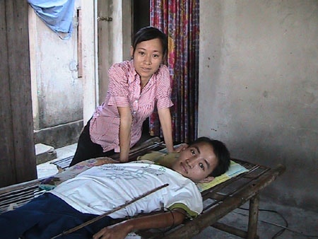 Câu chuyện cảm động về cổ động viên khuyết tật