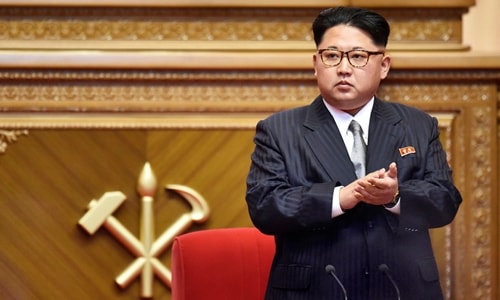 Vì sao ông Kim Jong-un mặc vest trong đại hội đảng