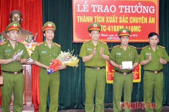 Khen thưởng Công an Yên Thành phá thành công 26 vụ trộm cắp tài sản